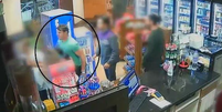 Câmeras de segurança flagraram Kleber Gladiador agredindo funcionários de loja de conveniência em posto de SP  Foto: Reprodução/Record TV