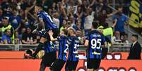 Jogadores da Inter comemoram o golaço de Marcus Thuram –  Foto: Gabriel Bouys/Getty Images / Jogada10