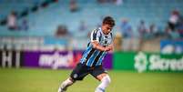 Carballo sofre lesão no joelho direito e vira preocupação no Grêmio –  Foto: Lucas Uebel / Divulgação Grêmio / Jogada10