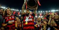 Gabigol com a taça da Copa do Brasil   Foto: Marcelo Cortes/Flamengo / Divulgação