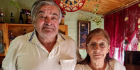 Por 34 anos, Mario Bracamonte e sua esposa Titi nunca falaram sobre o tempo que passaram detidos durante a ditadura militar argentina  Foto: ELENA BASSO / BBC News Brasil