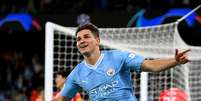 Álvarez celebra gol marcado pelo Manchester City   Foto: Shaun Botterill/Getty Images / Esporte News Mundo