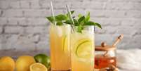 Isotônico de mel e limão ajuda a manter o corpo hidratado  Foto: apolonia | Shutterstock / Portal EdiCase