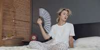 Dormir no calor pode ser um grande desafio -  Foto: Shutterstock / Alto Astral