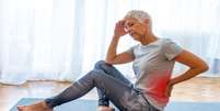 Dor na coluna pode causar ou agravar problemas emocionais; entenda -  Foto: Shutterstock / Saúde em Dia