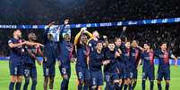 Jogadores do PSG comemoram goleada sobre Olympique de Marseille (Bertrand Guay/AFP via Getty Images)  Foto: Esporte News Mundo