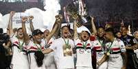 Jogadores do S&atilde;o Paulo comemoram a conquista da Copa do Brasil &ndash;  Foto: Rubens Chiri / saopaulofc.net / Jogada10