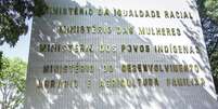 Imagem mostra fachada do Minist&eacute;rio da Igualdade Racial na Esplanada dos Minist&eacute;rios, em Bras&iacute;lia (DF).  Foto: Reprodu&ccedil;&atilde;o / Alma Preta