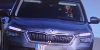 Cachorro é flagrado ao volante de carro, em alta velocidade, na Eslováquia  Foto: Reprodução/Redes Sociais 