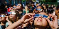 MCTI e planetário do Ceará vão distribuir óculos especiais para observação do eclipse solar  Foto: Marco de Swart