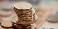 Use moedas para atrair melhora em suas finanças -  Foto: Shutterstock / João Bidu