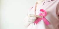 Outubro Rosa: veja quando e como fazer a reconstrução de mama -  Foto: Shutterstock / Saúde em Dia