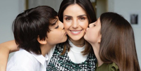 Carol Celico com os filhos Luca e Isabella, de seu casamento com Kaká   Foto: Instagram