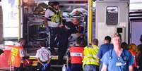 Ambulância transporta feridos para hospital em Tel Aviv, após uma incursão do Hamas nos assentamentos israelenses ao redor da Faixa de Gaza  Foto: Getty Images / BBC News Brasil