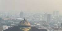 Manaus amanheceu com uma névoa de fumaça cobrindo o céu da cidade  Foto: Reprodução/Redes sociais 