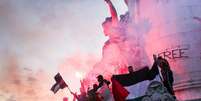 Manifestantes mostram bandeira palestina em Paris  Foto: TERESA SUAREZ/EPA-EFE/REX/Shutterstock / BBC News Brasil