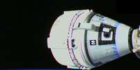Nave Starliner acoplada &agrave; Esta&ccedil;&atilde;o Espacial Internacional durante teste de voo n&atilde;o tripulado (Imagem: Reprodu&ccedil;&atilde;o/NASA TV)  Foto: Canaltech