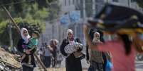 Palestinos fugindo de guerra  Foto: EPA / Ansa - Brasil