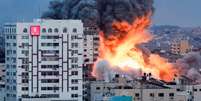 Em reação à ofensiva do Hamas, Israel atacou a Faixa de Gaza ainda no sábado, 7  Foto: REUTERS/Mohammed Salem