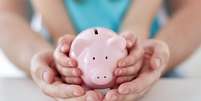 A educação financeira deve começar na infância -  Foto: Shutterstock / Alto Astral