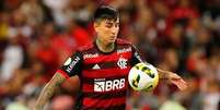 Pulgar retorna ao Flamengo e treina sem restrições no Ninho –  Foto: Marcelo Cortes/CRF / Jogada10