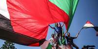 O alcance da resposta militar de Israel desencadeou uma onda de manifestações  Foto: Getty Images / BBC News Brasil