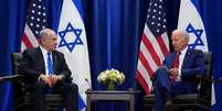 O presidente dos EUA, Joe Biden (à direita), conversa com o primeiro-ministro israelense, Benjamin Netanyahu, durante a 78ª Assembleia Geral da ONU na cidade de Nova York, EUA, 20 de setembro de 2023  Foto: Reuters / BBC News Brasil