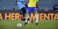 Neymar saiu lesionado na derrota para a seleção uruguaia  Foto: Wesley Santos/Gazeta Press