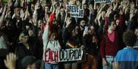 Estudantes se manifestam à favor da continuidade da greve em assembleia realizadas na USP  Foto: DANIEL TEIXEIRA/ESTADÃO / Estadão