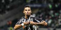 Paulinho, do Atl&eacute;tico-MG, comemora gol marcado contra o Palmeiras pelo Brasileir&atilde;o.  Foto: Iago Rodrigues/Pera Photo Press