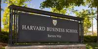 Placa identificando a Universidade de Harvard  Foto: Foto: Istock