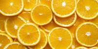 Laranja é uma das frutas ricas em vitamina C.  Foto: iStock