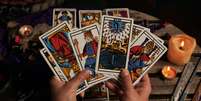 Descubra as possibilidades das cartas do tarot -  Foto: Shutterstock / João Bidu
