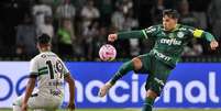 G&oacute;mez anota o segundo gol do Palmeiras no triunfo diante do Coritiba &ndash;  Foto: Cesar Greco/Palmeiras / Jogada10