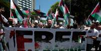 Grupos pedem o fim do cerco de Israel à Gaza na Praça Oswaldo neste domingo, 22, em São Paulo.  Foto: Felipe Rau/Estadão / Estadão