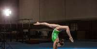 Retrato de jovens ginastas competir no estádio  Foto: Foto: Istock