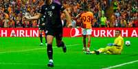 Kane celebra o gol do Bayern de Munique   Foto: YASIN AKGUL/AFP via Getty Images / Esporte News Mundo