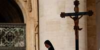 Freira participa da audiência geral semanal na Praça de São Pedro, no Vaticano  Foto: REUTERS/Remo Casilli