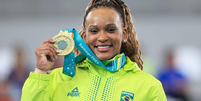 Rebeca Andrade comemora conquista de medalha de ouro na prova de salto nos Jogos Pan-Americanos  Foto: Reprodução/Instagram @cbginastica