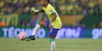  Foto: Neymar chamou a responsabilidade na partida. Arriscou chutes, concluiu dribles e deu a assistência para o gol de Gabriel Magalhães ( Vitor Silva/CBF) / Gazeta Esportiva