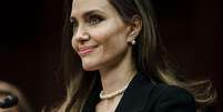 Angelina Jolie ganhou as manchetes em 2013 ao anunciar que havia retirado as mamas por causa do risco elevado de câncer de mama  Foto: Getty Images / BBC News Brasil