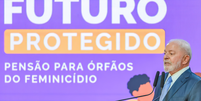 O presidente Luiz Inácio Lula da Silva sancionou, nesta terça-feira (31), projeto de lei que prevê pagamento de pensão especial a filhos de vítimas de feminicídio  Foto: Ricardo Stuckert/PR