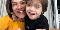 Foi por meio da leveza e amorosidade que Raquel, mãe de Marcello, encontrou uma forma de lutar pela inclusão  Foto: Reprodução/Instagram/@marcelloomeninim