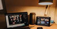 Imagem meramente ilustrativa de uma videochamada  Foto: Gabriel Benois/ Unsplash