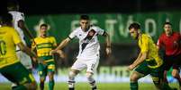 Gabriel Pec em disputa contra os cuiabanos no jogo do primeiro turno   Foto: Daniel Ramalho/Vasco da Gama / Esporte News Mundo