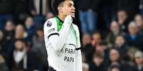 Luis Díaz faz o gol de empate do Liverpool e mostra por baixo da camisa a frase: “Liberdade para papai”  Foto: Justin Tallis/AFP via Getty Images / Jogada10