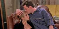 Jennifer Aniston e Matthew Perry na série Friends  Foto: Divulgação Warner