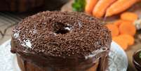 Bolo de cenoura recheado com brigadeiro  Foto: Cassiano Correia | Shutterstock / Portal EdiCase