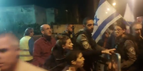 Manifestantes estão tentando invadir casa de Netanyahu  Foto: Reprodução/Twitter