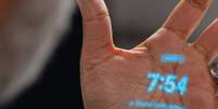 A projeção de conteúdo na palma da mão.  Foto:  Humane  / Tecmundo